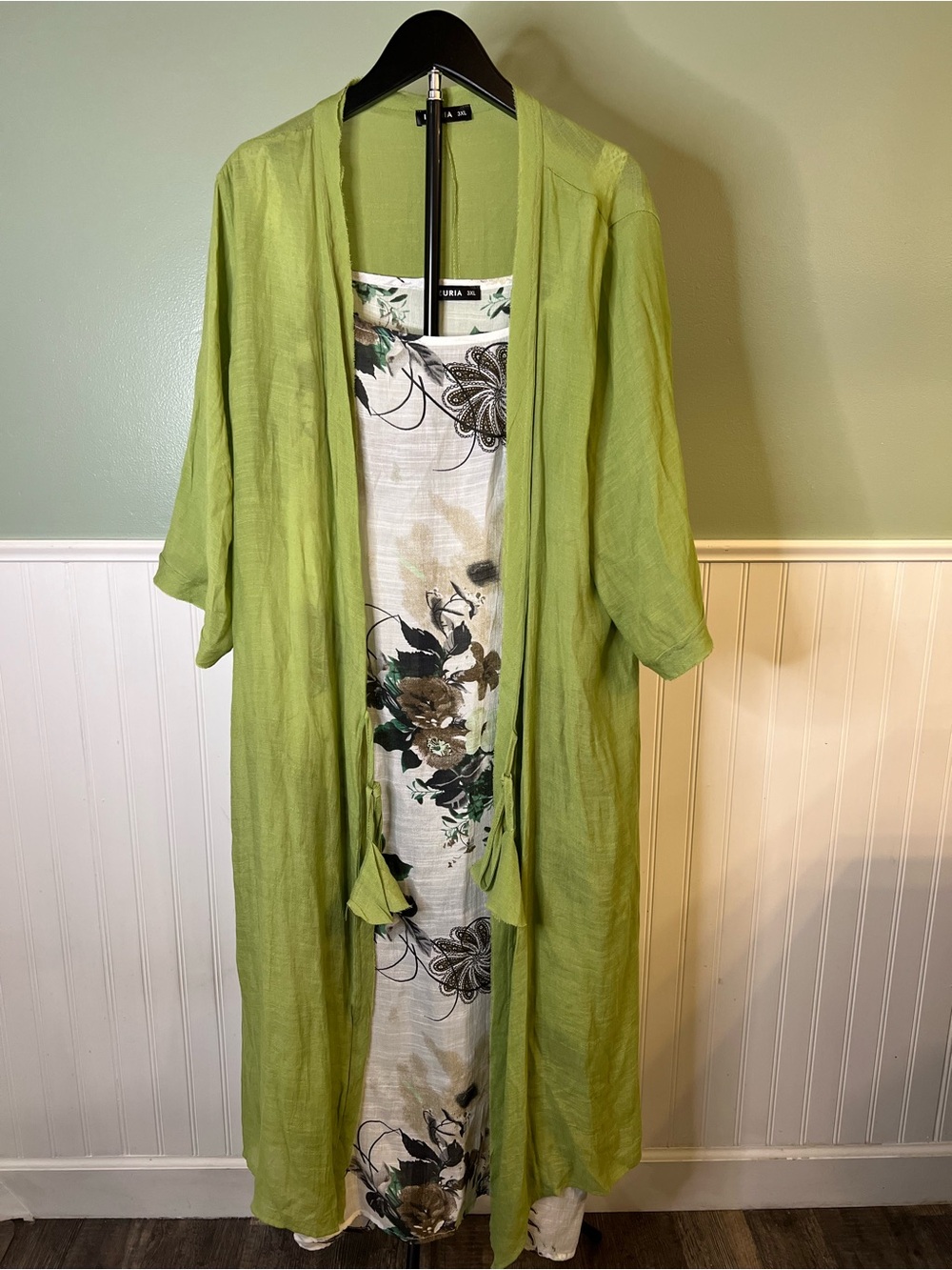 izuria Green Linen Blend Duster with Floral Sheath Dress. Size 3XL